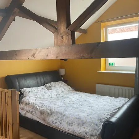 Ye Old Sun Inn, Barn شقة